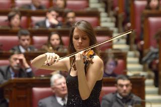 La violinista Francesca Dego in occasione del &quot;Giorno della memoria&quot;