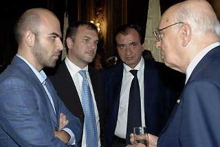Il Presidente Giorgio Napolitano con il Consigliere per la Stampa e l'Informazione, Pasquale Cascella, si intrattiene con Roberto Saviano e Lirio Abbate al termine dell'incontro con il mondo dell'informazione