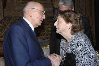 Il Presidente Giorgio Napolitano con la mamma di Maria Grazia Cutuli, in occasione dell'incontro con il mondo dell'informazione