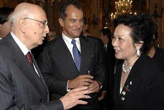 Il Presidente Giorgio Napolitano si intrattiene con Leonardo Ferragamo e Balbina Wong, esponente di spicco per il "Made in Italy" in Cina, al termine dell'incontro con una delegazione dell'Associazione Imprese Italiane "Altagamma"