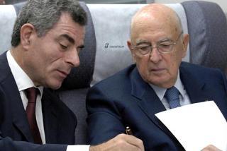 Il Presidente Giorgio Napolitano con Mauro Moretti, Amministratore Delegato delle Ferrovie dello Stato durante il viaggio per Mergellina