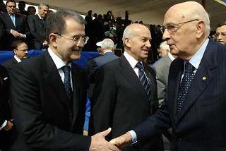 Il Presidente Giorgio Napolitano con Romano Prodi, Presidente del Consiglio e Fausto Bertinotti, Presidente della Camera, in occasione della Festa Nazionale della Repubblica