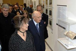 Il Presidente Giorgio Napolitano, accompagnato dalla Signora Kubrick visita la Mostra dedicata al famoso Regista allestita al rinnovato Palazzo delle Esposizioni