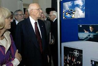 Il Presidente Giorgio Napolitano, con il Ministro Emma Bonino, durante la visita alla mostra fotografica sulla storia dell'integrazione europea