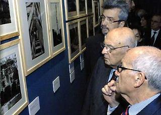 Il Presidente Giorgio Napolitano con il Presidente della Camera Fausto Bertinotti ed il Ministro del Lavoro Cesare Damiano, visita la Mostra fotografica &quot;Il rischio non è un mestiere&quot;.