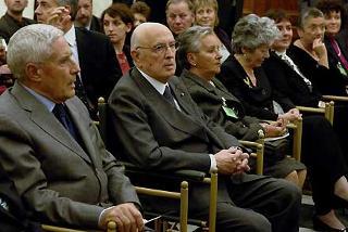 Il Presidente Giorgio Napolitano con il Presidente del Senato Franco Marini ed i familliari di Emilio Sereni, in occasione del Convegno "Ricordo di Emilio Sereni-studioso intellettuale politico" promosso dall'Istituto Alcide Cervi
