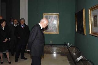 Il Presidente Giorgio Napolitano durante la visita in anteprima alla Mostra &quot;Omaggio a Capodimonte&quot; organizzata nell'ambito delle Manifestazioni celebrative del Cinquantenario del Museo