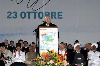 Il Presidente Giorgio Napolitano rivolge il suo indirizzo di saluto ai partecipanti alla cerimonia conclusiva dell'incontro Internazionale per la Pace, promosso dalla Comunità di S. Egidio e dall'Arcidiocesi di Napoli