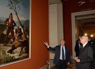 Il Presidente Giorgio Napolitano con il Prof. Nicola Spinosa nel corso della visita alla mostra &quot;Omaggio a Capodimonte. Da Caravaggio a Picasso&quot;.