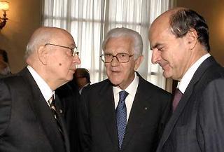 Il Presidente Giorgio Napolitano con il Presidente della Federazione Nazionale dei Cavalieri del Lavoro Mario Federici e il Ministro per lo Sviluppo Economico Pierluigi Bersani.