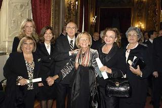 Il Presidente Giorgio Napolitano con il Ministro per le Politiche Europee Emma Bonino e le donne insignite dell'Onorificenza di Cavaliere del Lavoro