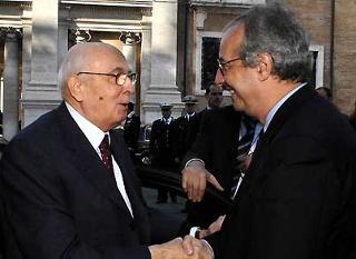Il Presidente Giorgio Napolitano accolto al suo arrivo al Campidoglio dal Sindaco di Roma Walter Veltroni, in occasione della premiazione dei vincitori del Progetto &quot;Parlamento europeo e cittadini europei&quot;