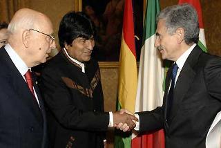 Il Presidente Giorgio Napolitano con il Ministro degli Affari Esteri Massimo D'Alema, durante la cerimonia di accoglienza al Presidente della Repubblica di Bolivia Juan Evo Morales Ayma, in visita in Italia