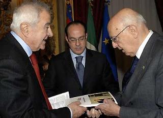 Il Presidente Giorgio Napolitano con il Ministro Paolo De Castro e Bartolomeo Ciccardini, in occasione dell'incontro con la delegazione dei ristoratori italiani nel mondo.