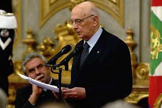 Il Presidente Giorgio Napolitano rivolge il suo indirizzo di saluto ai rappresentanti del Consiglio Generale Italiani all'Estero guidati dal loro Segretrio Esecutivo Elio Carozza, a sinistra nella foto.