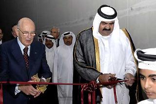 Il Presidente Giorgio Napolitano con S.A. l'Emiro Hamad bin Khalifa al-Thani durante l'inaugurazione della mostra &quot;Italian Style: dressing bodyand daylife&quot;