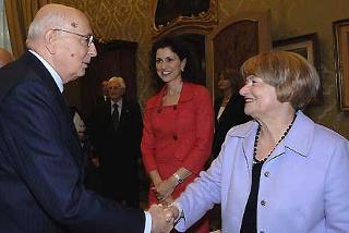 Il Presidente Giorgio Napolitano con Marisa Malagoli Togliatti, in occasione della cerimonia celebrativa del 60° anniversario dell'estensione del diritto di voto alle donne e l'emissione di un francobollo dedicato a Nilde Iotti