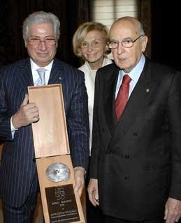 Il Presidente Giorgio Napolitano con Giorgetto Giugiaro, vincitore del &quot;Premio Leonardo&quot;, e con il Ministro per il Commercio Internazionale e le Politiche Europee Emma Bonino