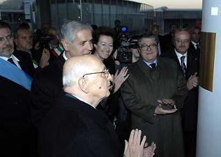 Il Presidente Giorgio Napolitano durante la cerimonia di scoprimento di una targa a ricordo della sua presenza alla Fiera