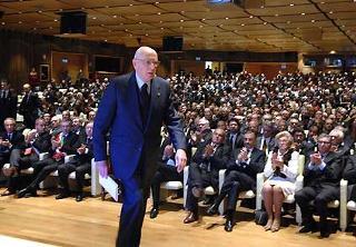 Il Presidente Giorgio Napolitano si accinge a pronunciare il suo intervento davanti agli esponenti del mondo istituzionale ed imprenditoriale