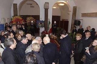 Il Presidente Giorgio Napolitano in un momento della visita allla camera ardente per rendere omaggio alla salma di Pietro Amendola, allestita nella Sala del Carroccio del Campidoglio