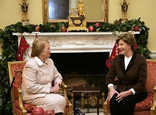 La Signora Clio Napolitano con la Signora Laura Bush durante la visita alla Casa Bianca