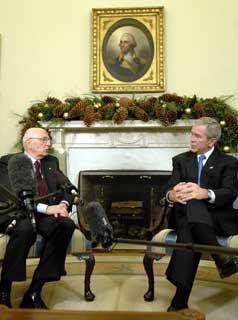 Il Presidente Giorgio Napolitano alla Casa Bianca durante i colloqui con il Presidente degli Stati Uniti George W. Bush