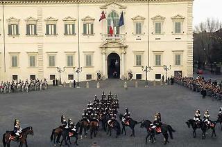 Un momento della cerimonia solenne del Cambio della Guardia da parte del Reggimento Corazzieri, in occasione della Festa del Tricolore.