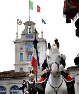 Il Reggimento Corazzieri durante il solenne Cambio della Guardia d'onore al Palazzo del Quirinale in occasione della Festa del Tricolore