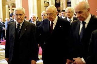 Il Presidente Giorgio Napolitano con i Presidenti di Senato e Camera Franco Marini e Fausto Bertinotti al termine della cerimonia in seduta comune per il 60° Anniversario della Costituzione