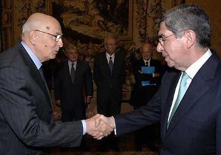 Il Presidente Giorgio Napolitano accoglie nel suo studio Oscar Arias Sanchez, Presidente della Repubblica di Costa Rica.