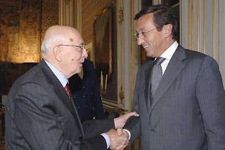 Il Presidente Giorgio Napolitano accoglie, nel suo studio l'On. Gianfranco Fini, Presidente di Alleanza Nazionale