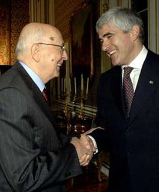 Il Presidente Giorgio Napolitano accoglie nel suo studio l'On. Pierferdinando Casini