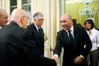 Il Presidente Giorgio Napolitano accoglie i Dirigenti della Vodafone Italia in occasione dell'incontro al Quirinale