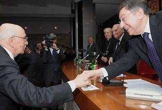 Il Presidente Giorgio Napolitano con il Prof. Mirebelli, il Presidente Emerito della Repubblica Scalfaro ed il Cardinale Silvestrini, al convegno per i cento anni dalla nascita di Amintore Fanfani