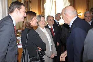 Il Presidente Giorgio Napolitano si intrattiene con i familiari di Beniamino Andreatta in occasione della Giornata di Studio in memoria di Beniamino Andreatta