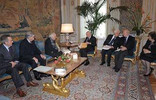 Il Presidente Giorgio Napolitano durante l'incontro con i componenti dell'Istituto Italiano per gli Studi Filosofici, Marotta, Barucci, De Cesare