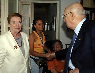 Il Presidente Giorgio Napolitano e la moglie Clio con i familiari di Maurizio Valenzi.