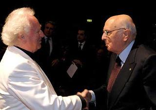 Il Presidente Giorgio Napolitano con il Maestro Norbert Balatsch, al termine del concerto per la celebrazione del 60° anniversario di Finmeccanica.