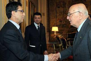 Il Presidente Giorgio Napolitano accoglie Luigi Marino, Presidente della Confederazione Cooperative Italiane e il Consiglio di Presidenza dell'Associazione