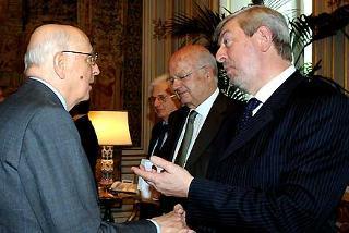 Il Presidente Giorgio Napolitano con Erminio Angelo Quartiani, Presidente dell'Associazione Amici della Montagna del Parlamento Italiano in occasione dell'incontro al Quirinale