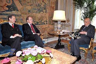Il Presidente Giorgio Napolitano con il Prof. Salvatore Settis, Direttore della Scuola Normale Superiore di Pisa, e il Prof. Riccardo Varaldo, Presidente della Scuola Superiore di Sant'Anna di Pisa, durante i colloqui.