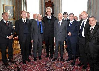 Il Presidente Giorgio Napolitano, con a fianco Corrado Calabrò, Presidente Premi Circolo culturale "Rhegium Julii", ed i vincitori dei Premi narrativa, saggistica e poesia 2007.
