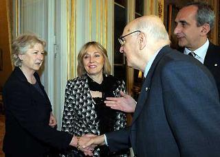 Il Presidente Giorgio Napoltano con Giorgio Van Straten, Presidente di Federculture ed alcune rappresentanti del sodalizio.
