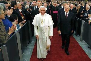 Il Presidente Giorgio Napolitano con Sua Santità Benedetto XVI al termine del Concerto offerto dal Capo dello Stato per il terzo anniversario di Pontificato