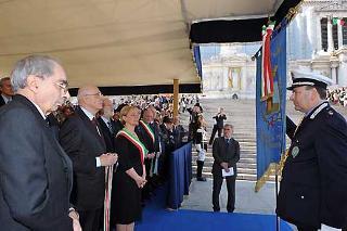 Il Presidente Giorgio Napolitano durante la consegna della Medaglia d'Oro al Merito Civile al Gonfalone del Comune di Pianoro nella ricorrenza del 63° anniversario della Liberazione