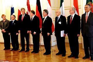 Foto di famiglia dei Capi di Stato in occasione dell'incontro informale multilaterale a Grazer Burg
