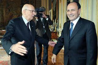 Il Presidente Giorgio Napolitano accoglie nel suo studio il neo eletto Presidente del Senato, Renato Schifani.