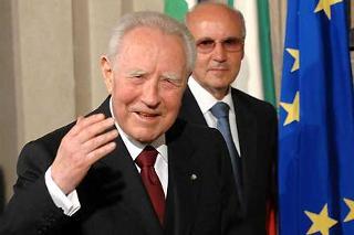 Il Presidente Emerito della Repubblica Carlo Azeglio Ciampi al termine dell'incontro con il Presidente Giorgio Napolitano, in occasione delle consultazioni