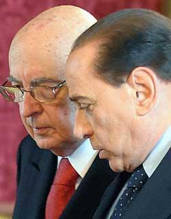Il Presidente Giorgio Napolitano con il Presidente del Consiglio Silvio Berlusconi al termine della cerimonia di giuramento dei nuovi Ministri